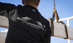 Hos Michael og Hussnedkeren A/S er kernekompetencerne traditionelt tømrerarbejde og snedkerarbejde.